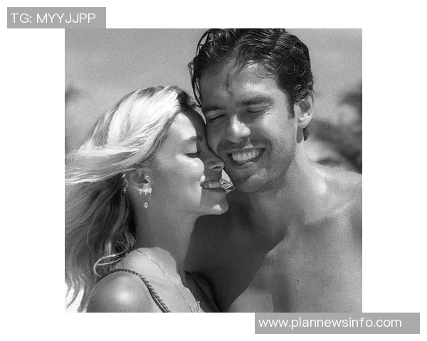 足球明星穿着灰色西装的时尚魅力展现与个性风格解析